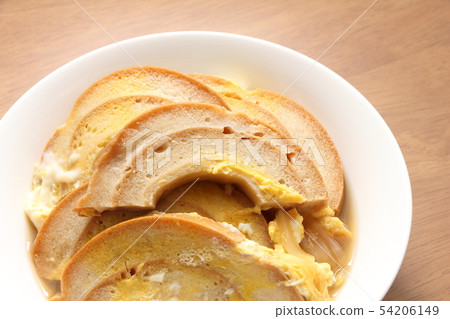 An egg stitch of a car. 54206149