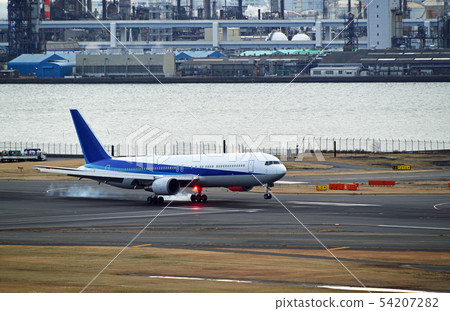 Cityscape empty entrance 54207282