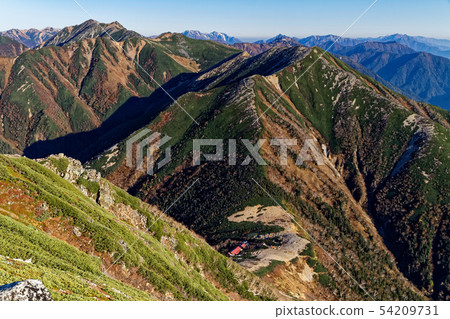 A mountain range to the Jeonen hut and the Great Tombake seen from the Northern Alps / Jonendake ridge line 54209731