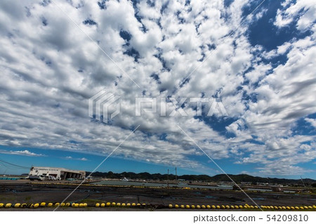 今年夏天！今年夏天！ ，藍色的大海，藍色的天空，潔白的雲朵 54209810