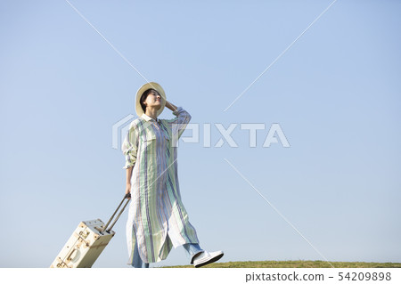 Women travel 54209898
