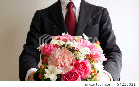 Businessman giving a bouquet Businessman giving a bouquet 54210021