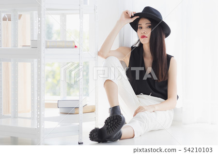 Asian model woman standing and pompous.. Asian model woman standing and pompous.. 54210103