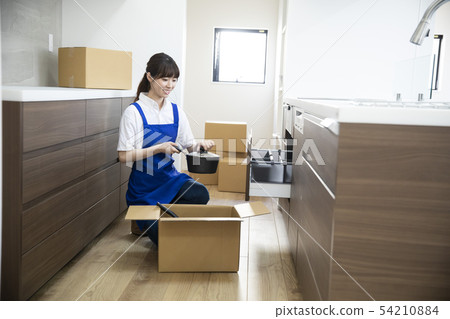 Moving Moving 54210884