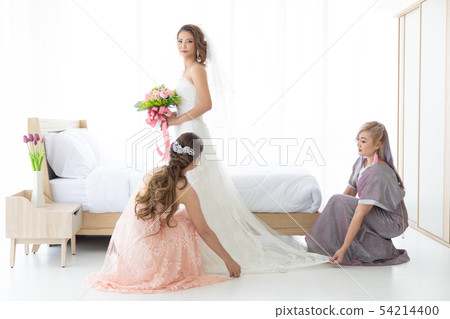 Bride and .bridesmaid 54214400