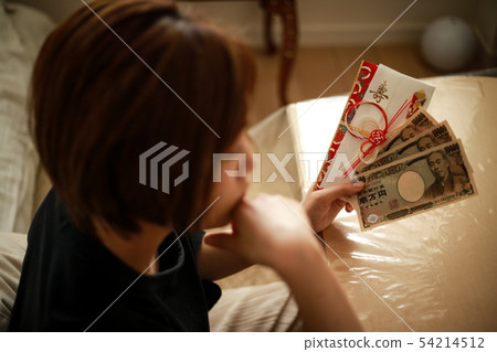 困擾的女人 54214512