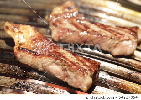 Charcoal-grilled Akagi beef 54217054