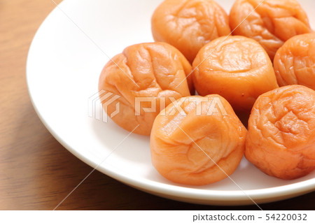 Honey plum (seasoned pickled plum) 54220032