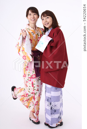 去溫泉的年輕夫婦 去溫泉的年輕夫婦 54220654