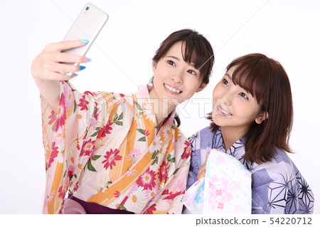 Young couple going to the hot spring 54220712