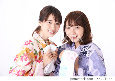 去溫泉的年輕夫婦 去溫泉的年輕夫婦 54221072
