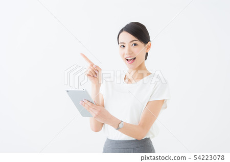 平板電腦(白色背景)的女人 平板電腦(白色背景)的女人 54223078