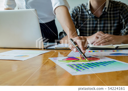 Start up partners are working in casual clothes, Start up partners are working in casual clothes, 54224161