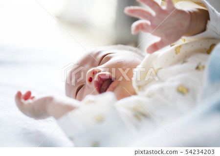 睡著的嬰兒正在飄飄欲仙 54234203