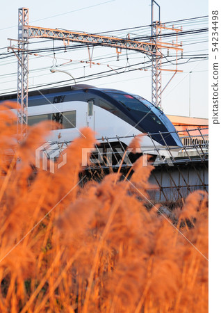 Keisei Skyliner, which runs in the sunset of the dead winter Keisei Skyliner, which runs in the sunset of the dead winter 54234498