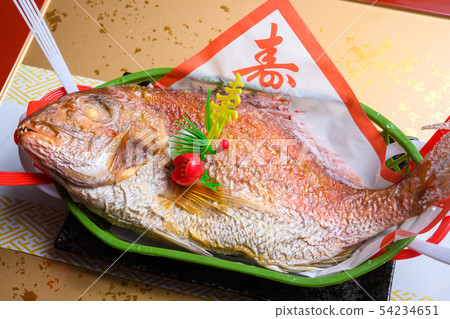 Beginning to eat 54234651