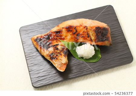 Grilled fish, ginkgo salt grilled fish, fish bite Grilled fish, ginkgo salt grilled fish, fish bite 54236377