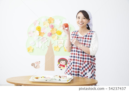 Kindergarten nursery school nursery nurse nutritionist feeding Kindergarten nursery school nursery nurse nutritionist feeding 54237437
