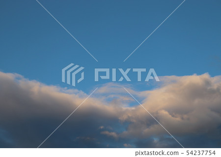 在天空和雲彩之間 在天空和雲彩之間 54237754
