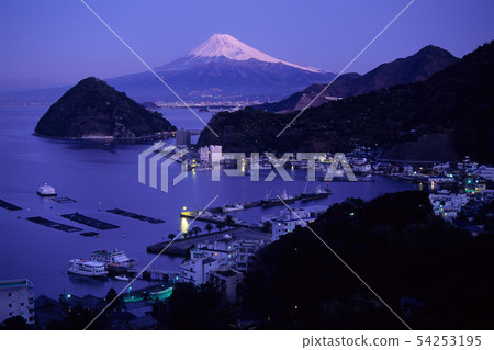 Mitsutsu漁港和富士山在早上 Mitsutsu漁港和富士山在早上 54253195