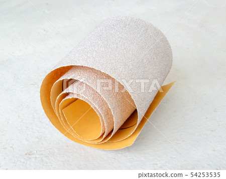 One roll of coarse aluminum oxide sandpaper 54253535