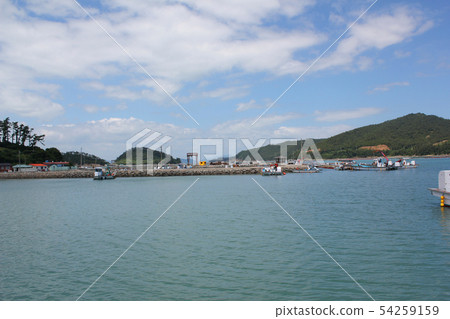 Sea and Island Village 54259159