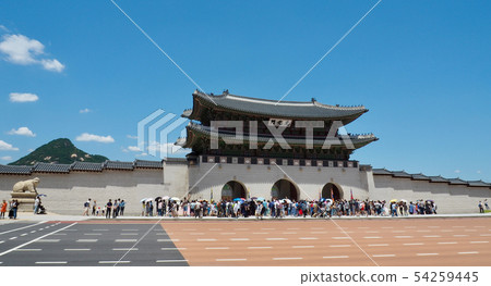 光化門、韓國傳統建築與遊客 光化門、韓國傳統建築與遊客 54259445