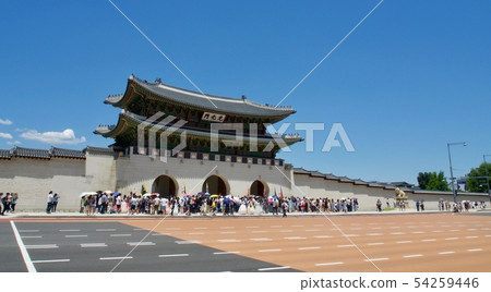 光化門、韓國傳統建築與遊客 54259446