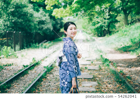 一名婦女在京都觀光的浴衣時尚 54262041