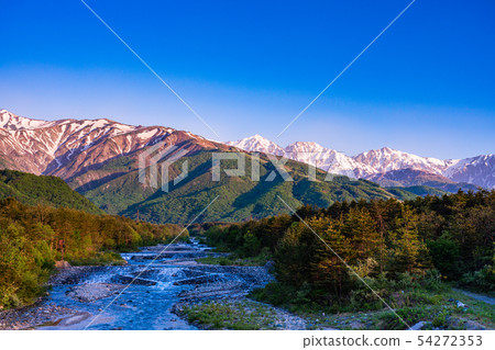 (Nagano Prefecture) Hakuba Miyama Happoone Hirakawa dawn (Nagano Prefecture) Hakuba Miyama Happoone Hirakawa dawn 54272353