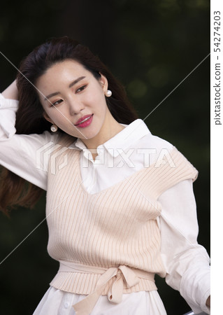 Beautiful woman 54274203