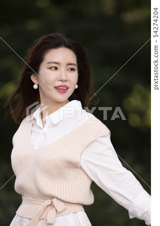 Beautiful woman 54274204