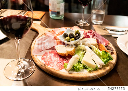 Serving of various types of iberico cold meats, 54277353