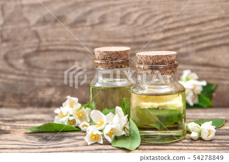 Perfumed herbal oil essence fresh jasmine flowers Perfumed herbal oil essence fresh jasmine flowers 54278849