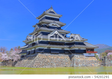[長野縣]櫻花盛開的松本城 54281291