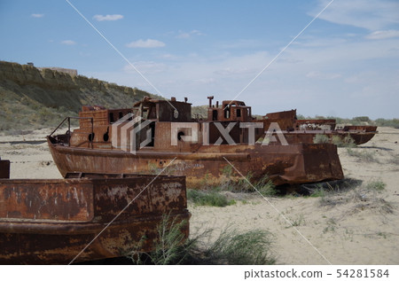 鹹海船的墓地烏茲別克斯坦Muinak Karakalpakstan 鹹海船的墓地烏茲別克斯坦Muinak Karakalpakstan 54281584