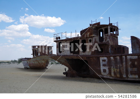 鹹海船的墓地烏茲別克斯坦Muinak Karakalpakstan 鹹海船的墓地烏茲別克斯坦Muinak Karakalpakstan 54281586