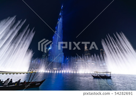 迪拜哈利法塔在世界排名第一的噴泉表演 迪拜哈利法塔在世界排名第一的噴泉表演 54282691