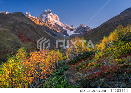 Autumn landscape in the mountains Autumn landscape in the mountains 54285534