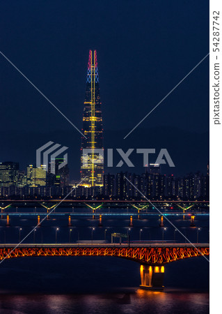Lotte tower and seongsu bridge Lotte tower and seongsu bridge 54287742