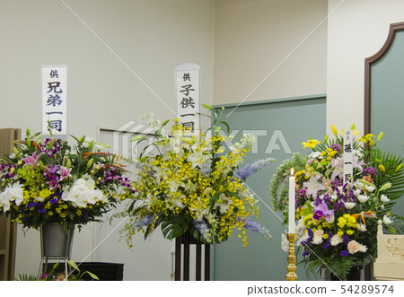 悼念死者的夜晚和葬禮的形象 54289574