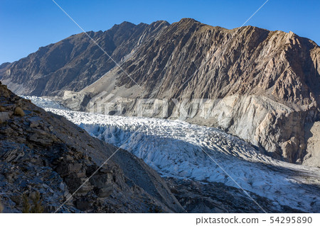 White glacier viewpoint,Pakistan 54295890