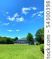 Building built in the meadow 54300398