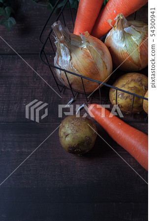 Carrots, onions and potatoes Carrots, onions and potatoes 54300941