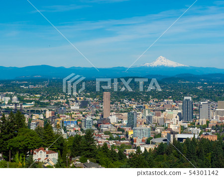 Mt. Hood and Portland Town (Oregon, USA) Mt. Hood and Portland Town (Oregon, USA) 54301142
