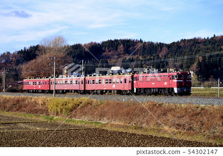 1995 Series 50 passenger car train on the Tohoku Line in late autumn 54302147