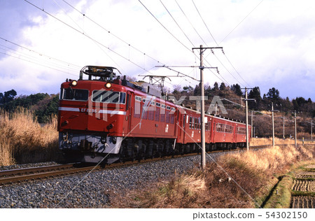 1995 Series 50 trains on the Tohoku Line 54302150