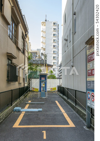 Small parking lot 54302420