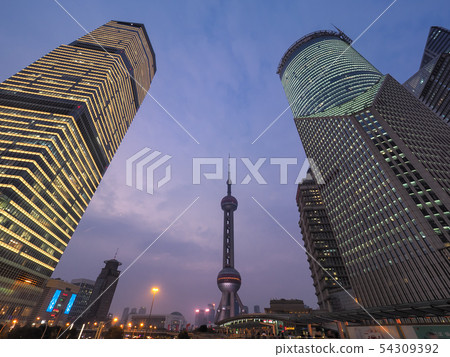 上海浦東東方明珠塔黃昏上海中央黃金中心中央銀行大邱世紀大道浦東,上海 上海浦東東方明珠塔黃昏上海中央黃金中心中央銀行大邱世紀大道浦東,上海 54309392