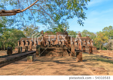 Wat Chang Rob temple in Kamphaeng Phet Historical Wat Chang Rob temple in Kamphaeng Phet Historical 54310583